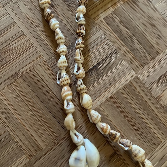 Long shell necklace - Picture 5 of 5
